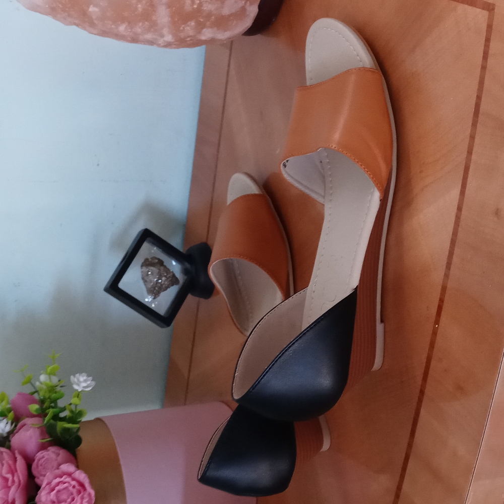 Sandals - Picture 5 of 7